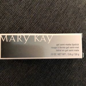 Gel semi matte lipstick